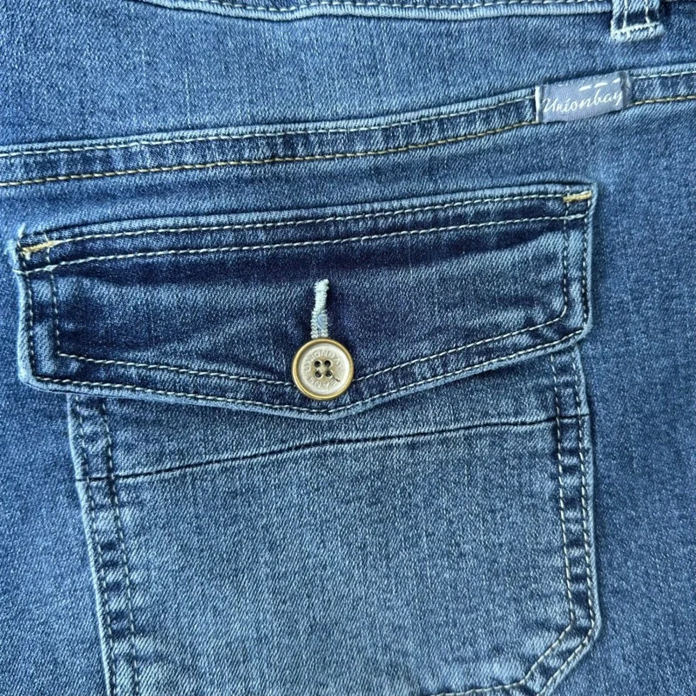 Unionbay Low Rise Y2K Style Utility Medium Wash Denim Stretch Shorts Size 9/29